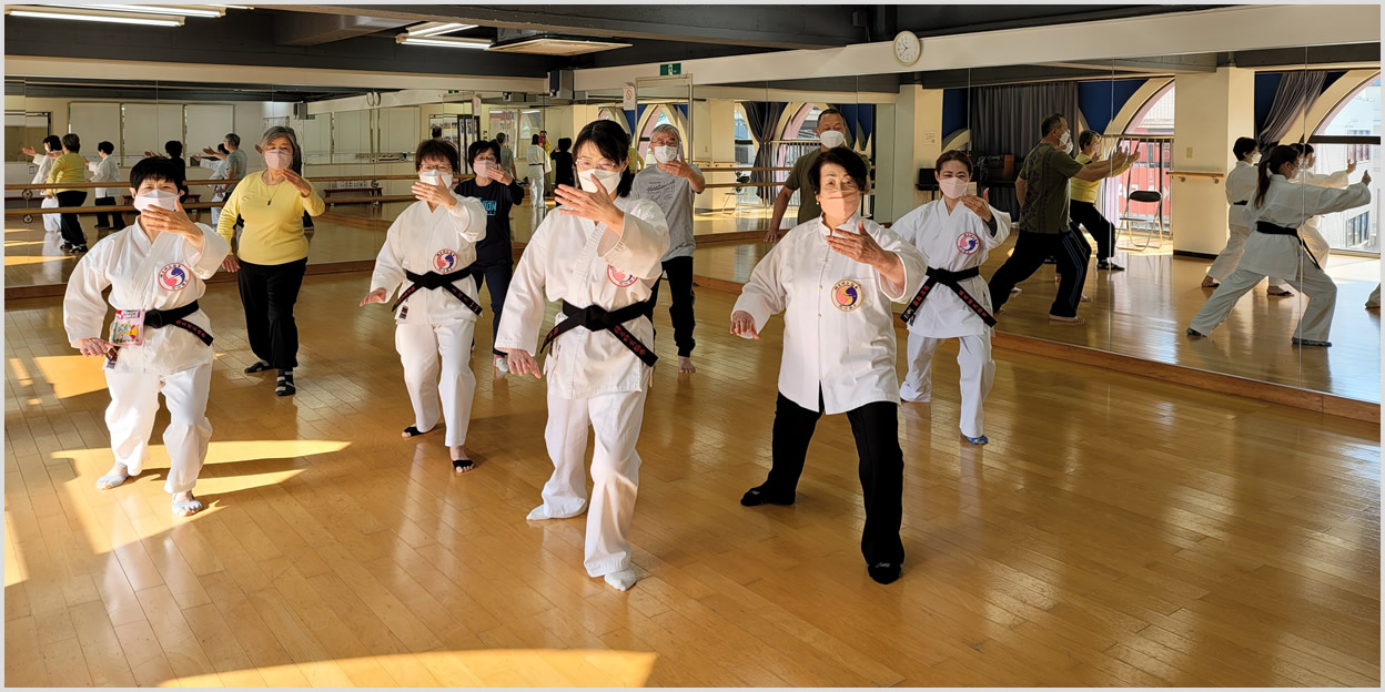 楊名時八段錦太極拳（午後の部） 写真その1