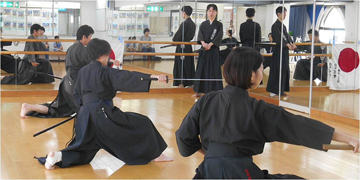 居合術 Iaijutsu（併傅：直心柳影流短刀術）教室 写真その1